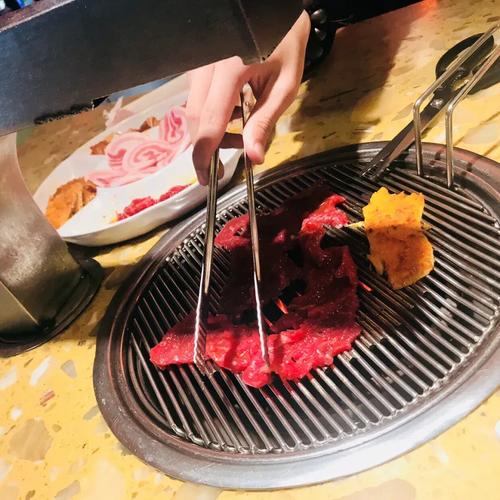 燕莎奥特莱斯附近美食