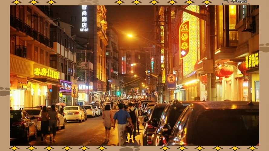 云南南路美食街地铁口