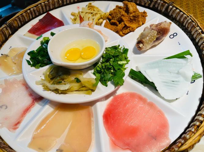 昆明世纪城车立方美食