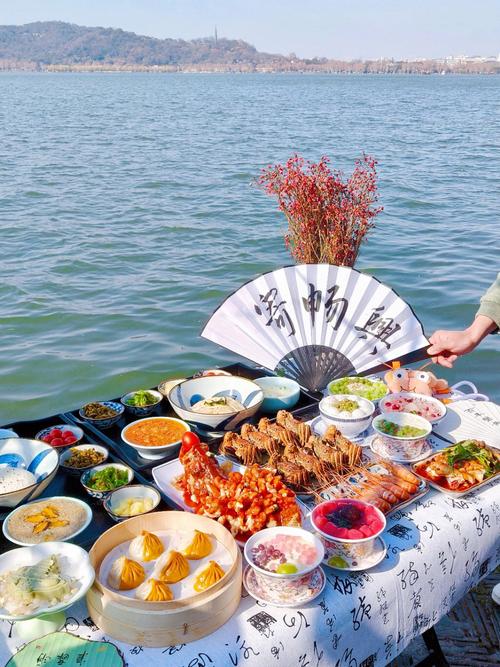 西湖音乐喷泉附近美食