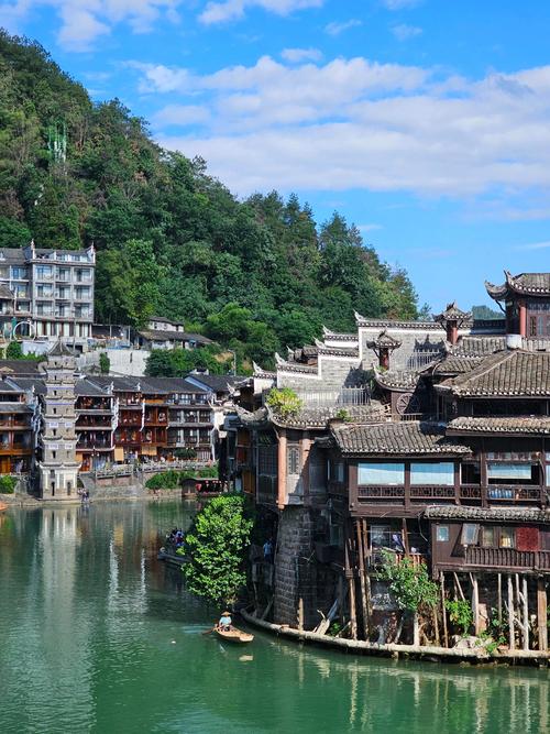 离凤凰古城近的旅游景点