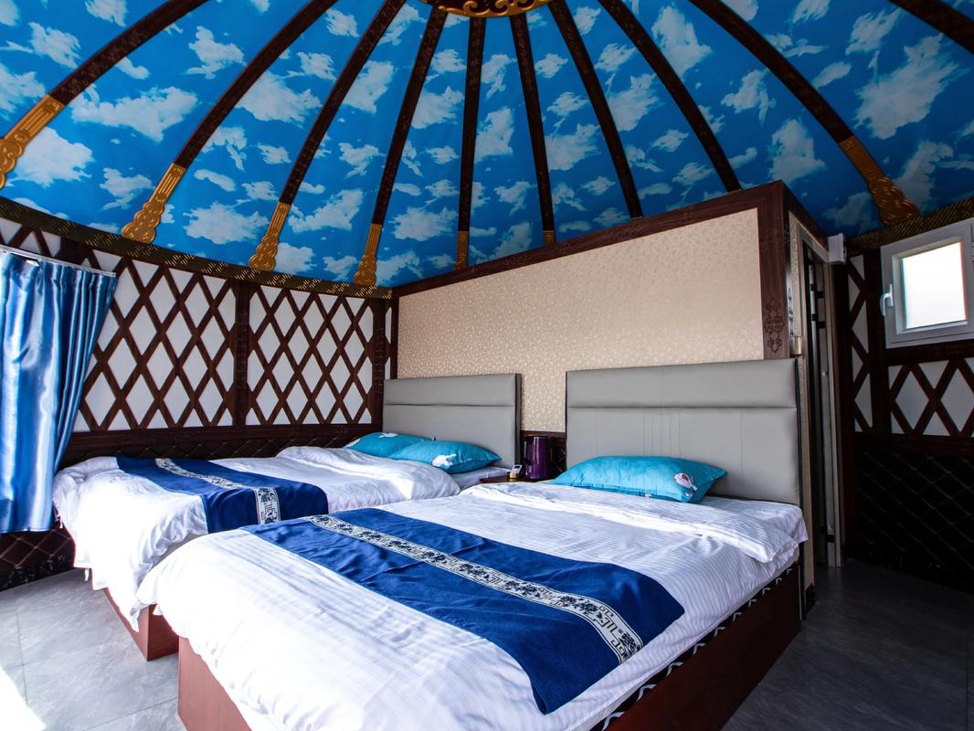 辉腾锡勒草原住宿攻略