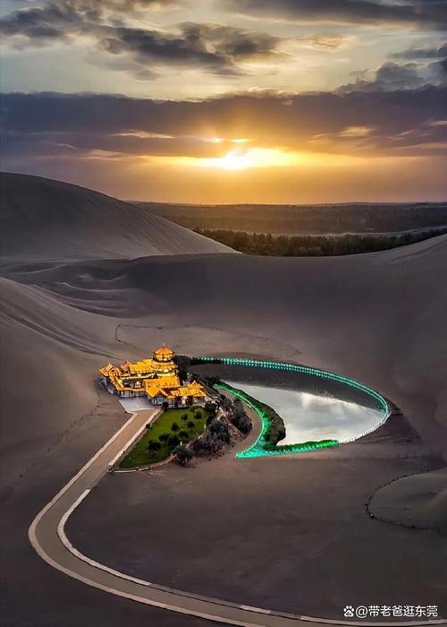 著名的旅游景点月牙泉