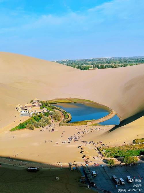 著名的旅游景点月牙泉
