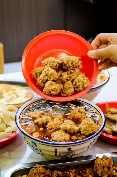 洛阳龙门站附近美食