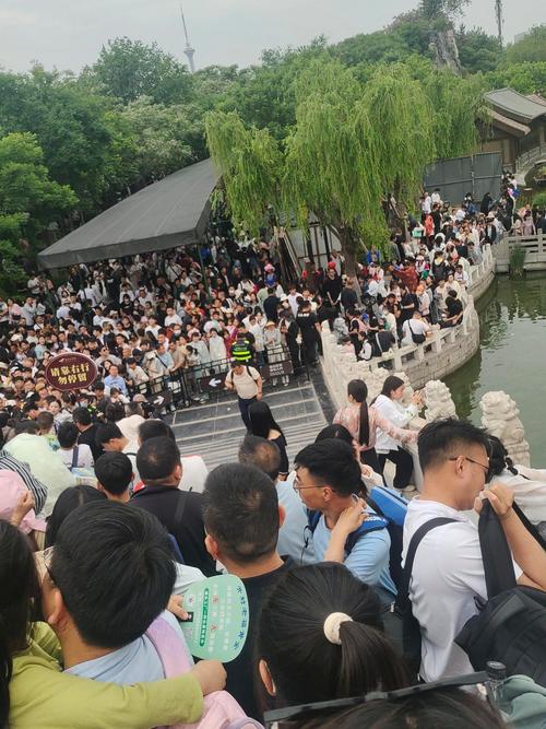 清明节旅游景点人多吗