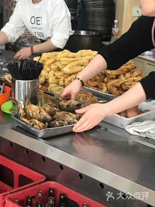 丹东寰寰美食城电话