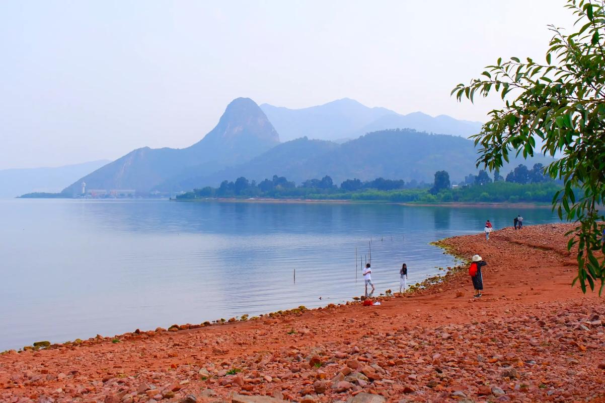 云南海边沙滩旅游景点