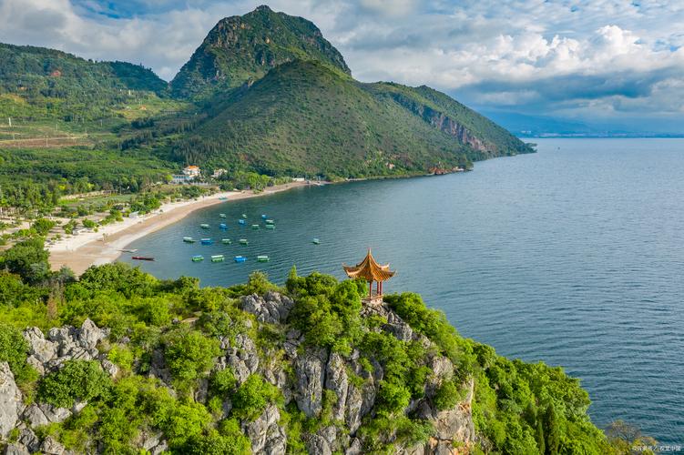 云南海边沙滩旅游景点