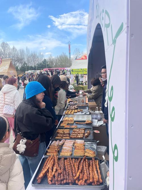 中华世纪坛附近美食