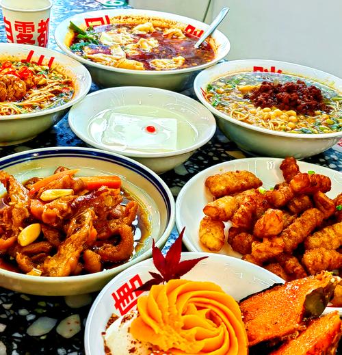 北京喜剧院附近美食