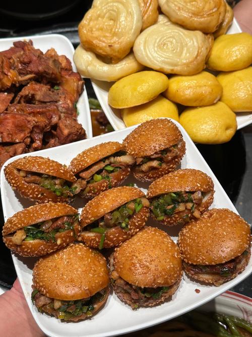 北京喜剧院附近美食