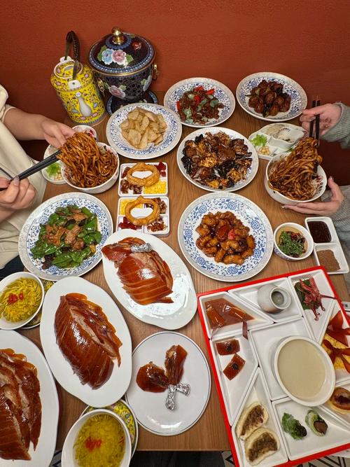 北京喜剧院附近美食