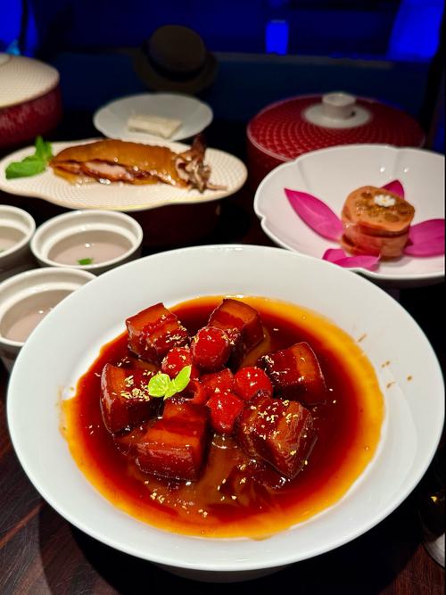 中华艺术宫附近美食