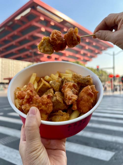 中华艺术宫附近美食